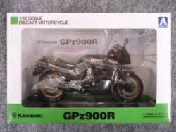 画像1: アオシマ 1/12 完成品バイクシリーズ KAWASAKＩ ＧＰｚ９００Ｒ 黒/金