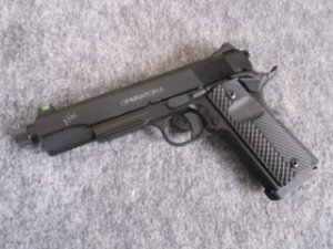 画像1: Ｃａｒｂｏｎ８ ＣＯ２ブローバックガン Ｍ４５ＤＯＣ ナイトシフト (1)