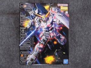 画像1: バンダイ 1/100 MG RX-0 ユニコーンガンダム (1)
