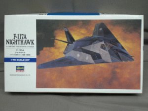 画像1: ハセガワ 1/72 航空機シリーズ No.E-01 Ｆ-１１７Ａ ナイトホーク アメリカ空軍ステルス戦闘/攻撃機 (1)